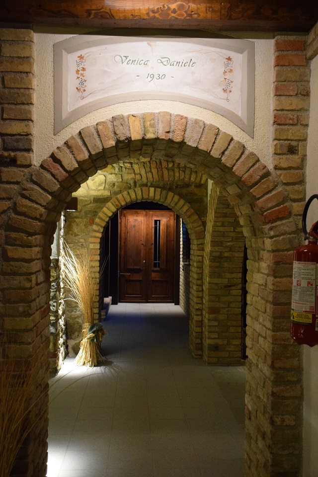 La porta di Daniele Venica nella cantina di Venica&Venica