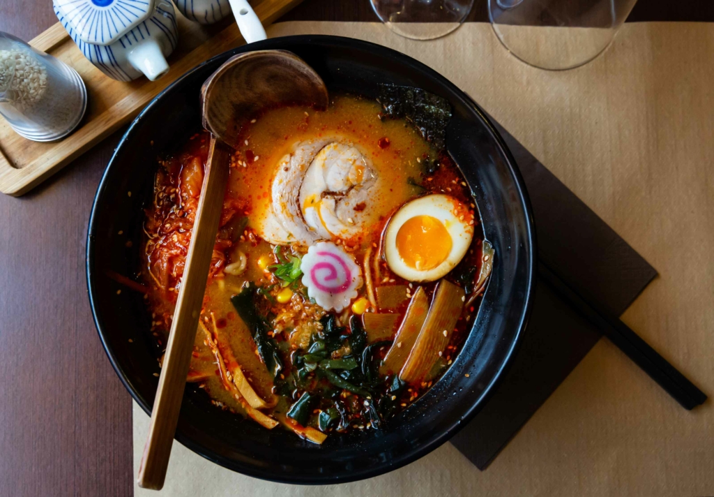 un piatto gustoso di ramen giapponese