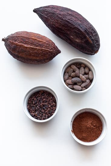 Il cacao utilizzato per le cerimonie viene ricavato dalla macinazione a freddo delle fave di cacao.