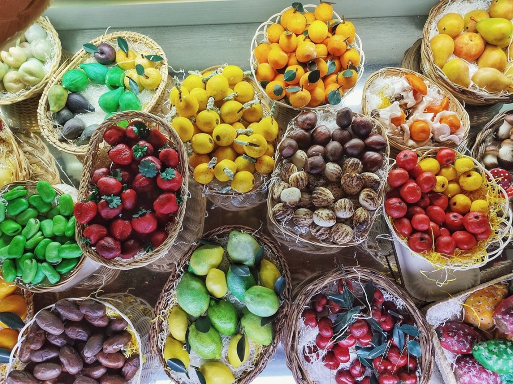 Frutta martorana in vetrina